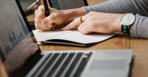 analysis-banking-businesswoman-1451448-1
